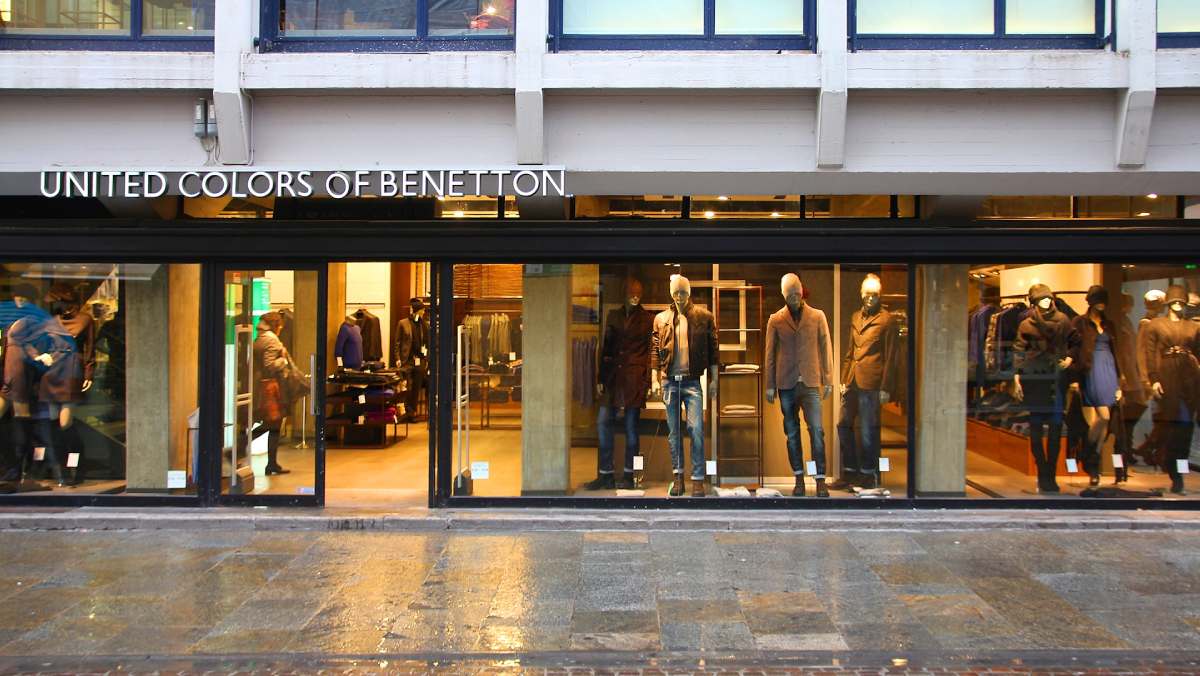 Benetton se enfrenta a una reestructuración ante las crecientes pérdidas y la salida de su CEO