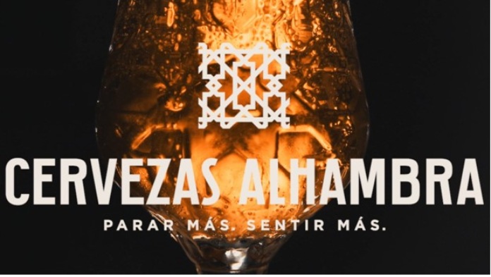 100 anuncios publicitarios con eslogan: Mejores slogans. Cervezas Alhambra: Parar más. Sentir más. 