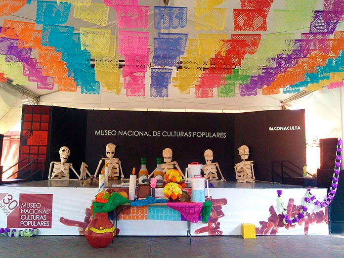 Escenario para la celebración del Día de los muertos