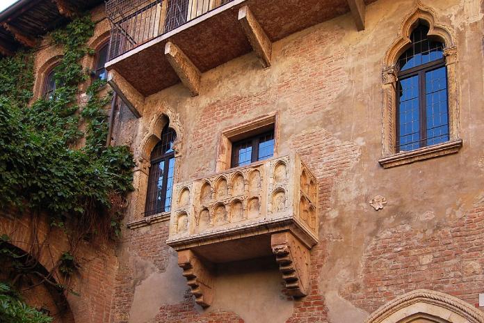 Vistazo al balcón del balcón de la Casa de Julieta. 