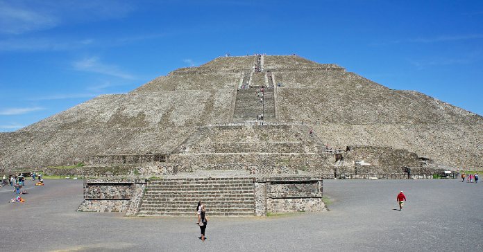 Vista panorámica de la Pirámide del Sol, Teotihuacán, en México