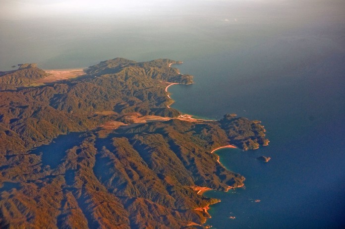 Vistazo aéreo del Parque Nacional Abel Tasman.