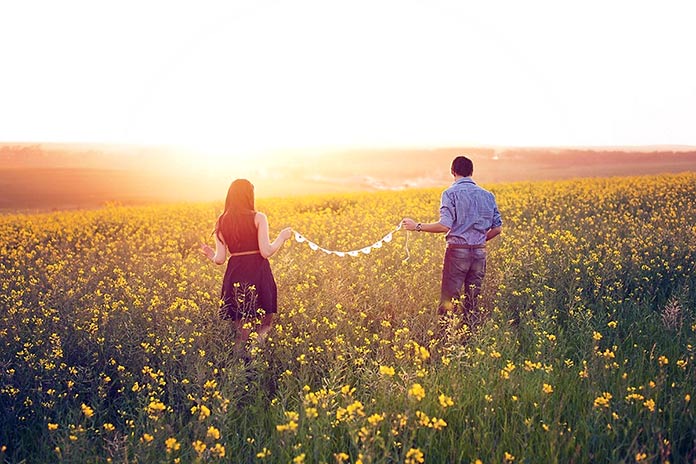 Descubre los 5 lenguajes del amor para una relación feliz