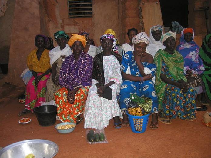 Burkina Faso - Mujeres vendedoras ambulantes