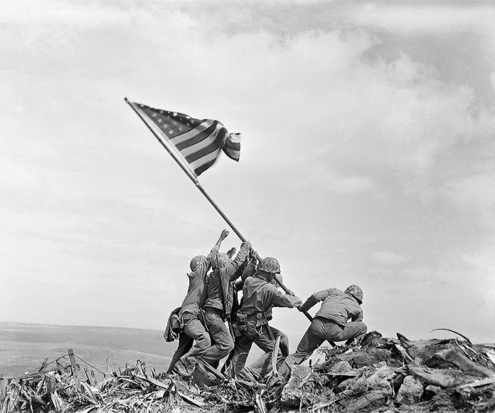 Alzando la bandera en Iwo Jima