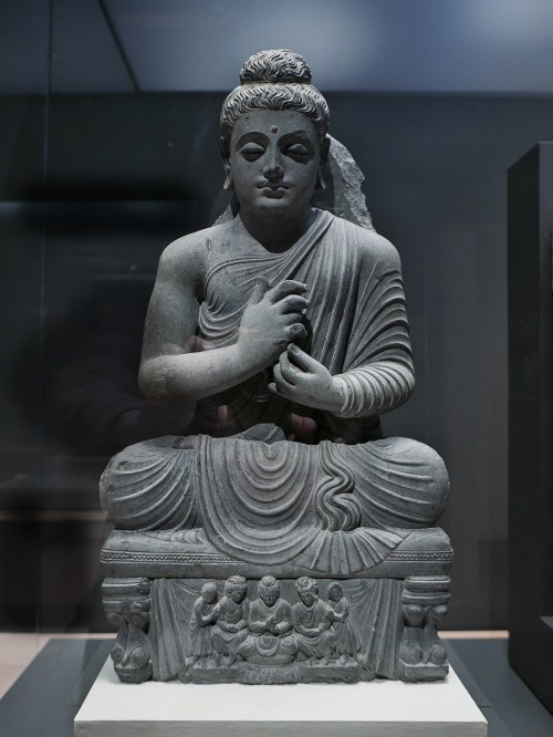 Arte indio. Buda sentado de Gandhara. Siglos I-II. Cultura Kushán. Museo Británico de Londres.