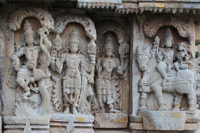 Arte indio. Esculturas en el templo Basaralu Mallikarjuna. Año estimado: 1234.