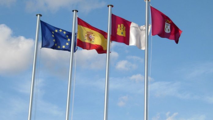 Banderas de España y la Unión Europea