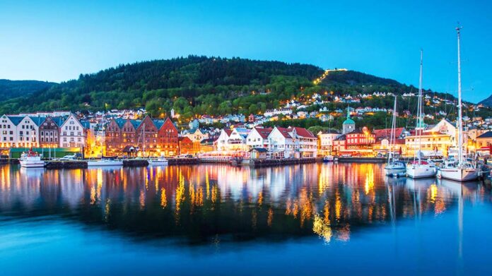 Fiordos, casas de cuento, brujas y bosques encantados... Viajamos a Bergen