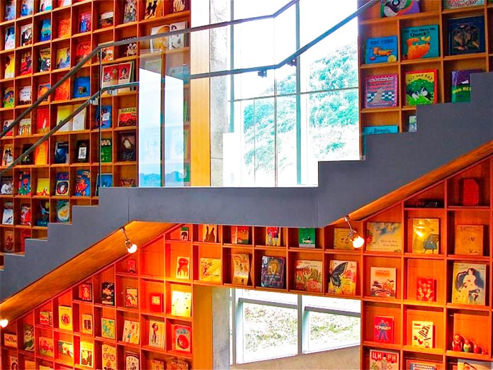 Biblioteca de Libros de Imágenes, Japón