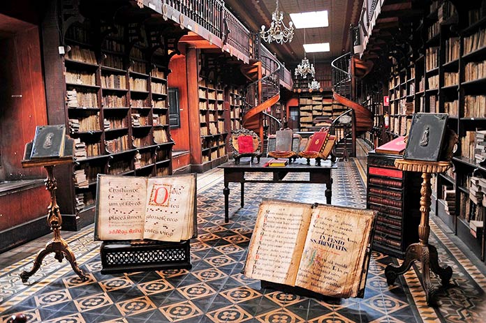Biblioteca de la Basílica de San Francisco, Lima, Perú