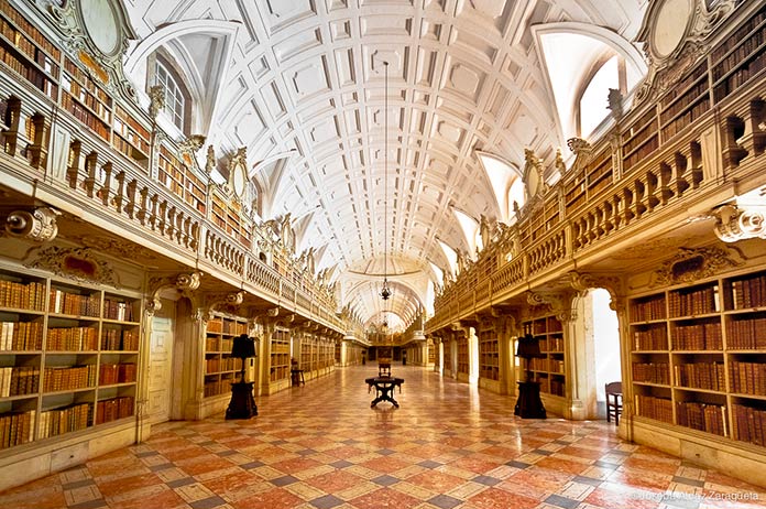 Biblioteca del Palacio Nacional de Mafra, en Portugal