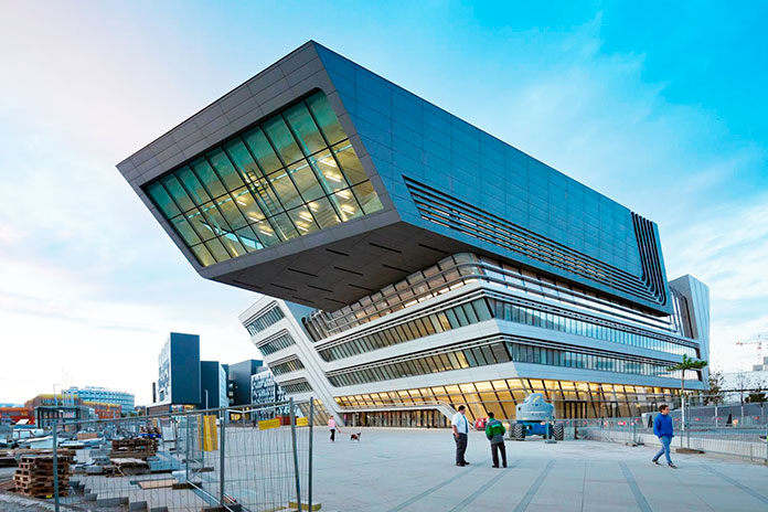 Biblioteca y centro de aprendizaje de la Universidad de Economía, Viena, Austria