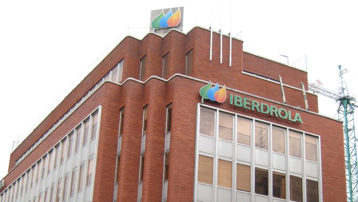 Iberdrola inicia la construcción de la mayor electrolinera de España en Madrid con 47 puntos de recarga
