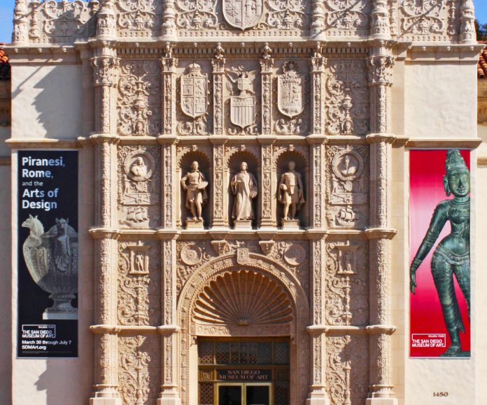 Entrada de un museo en San Diego.