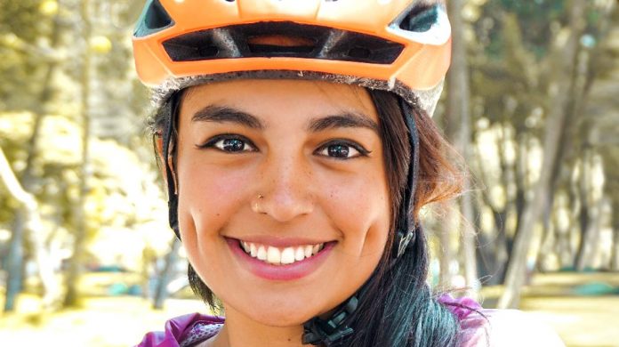 La historia de la periodista colombiana que viajó de Colombia a Ecuador en bicicleta