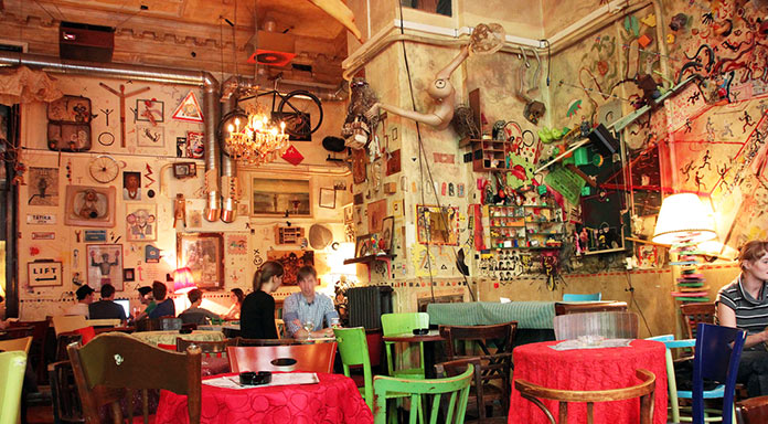 Csendes Vintage Bar and Café (Wikipedia)