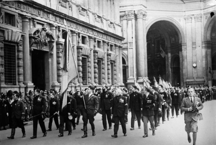 Cultura-Y-Contracultura-Desfile-Fascista