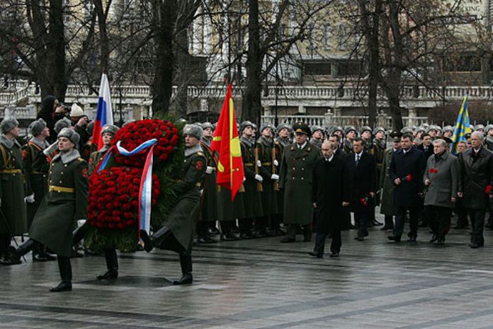 Día del Padre. Celebraciones curiosas del Día del Padre. Ofrenda Floral en la Tumba del Soldado Desconocido. Día de los Defensores de la Patria.