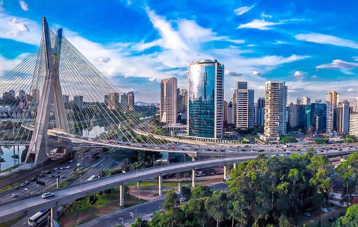 Ejemplos de Megalópolis. Sao Paulo. Puente Octavio Frías de Oliveira y Centro Empresarial Naciones Unidas. Mayo 2017. 