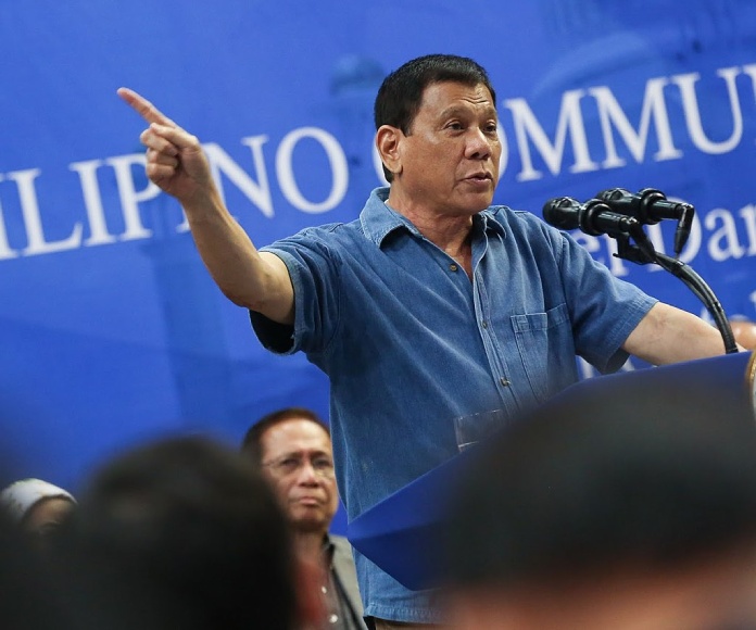 El presidente de Filipinas promete lanzar a los corruptos desde un helicóptero