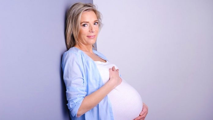 Embarazo en la menopausia: probabilidad, síntomas, riesgos, técnicas de gestación y preguntas frecuentes