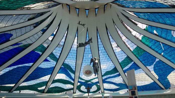 Estilo_Internacional_Catedral_Metropolitana_De_Brasilia