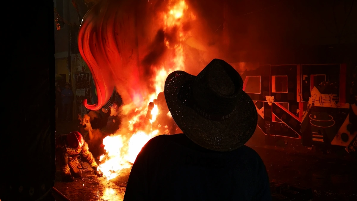 Valencia se despide las Fallas, la fiesta más emblemática de la ciudad, con un último destello ardiente