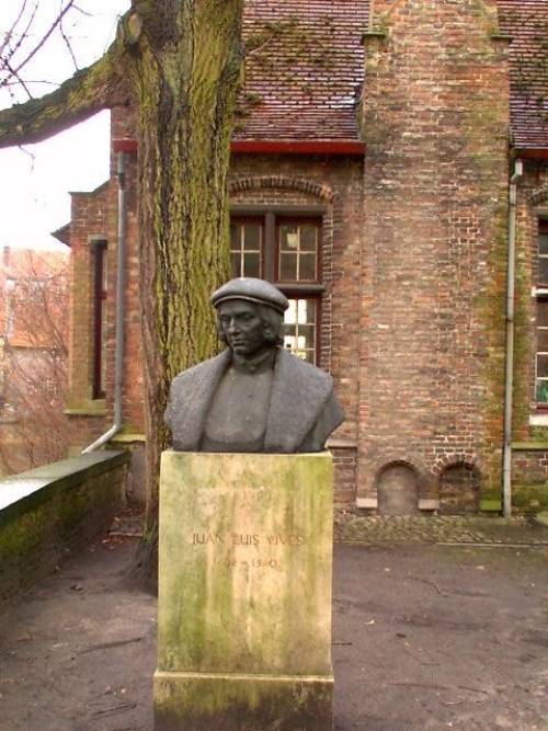 Escultura de Joan Lluís Vives en Brujas