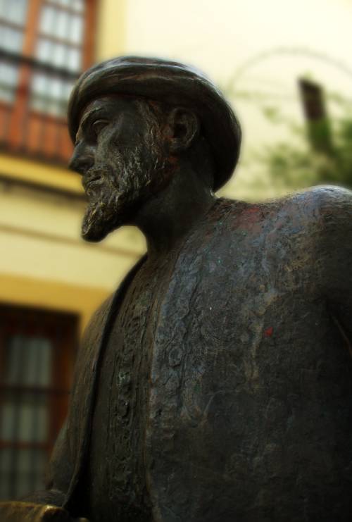 Escultura de Maimónides en Córdoba