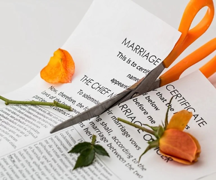 Francia aprueba el divorcio express a un coste de 50 €