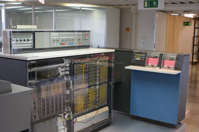 Computador IBM 360 del museo Deutsches, Munich, Alemania.