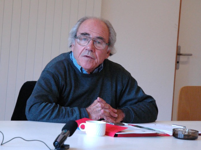 Hiperrealidad. Jean Baudrillard dando una conferencia en la Escuela Europea de Graduados, Suiza. Junio 2004. 