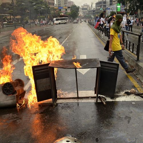 Historia de Venezuela. Guarimba en Caracas. 10 de mayo de 2014.