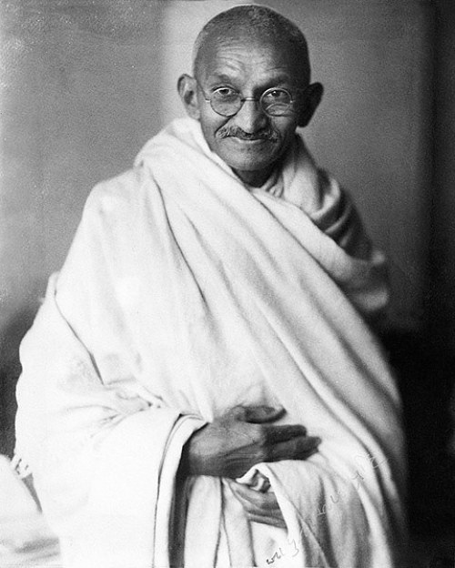 La apasionante filosofía india. Mahatma Gandhi. Fotografía de estudio. Londres, 1931.