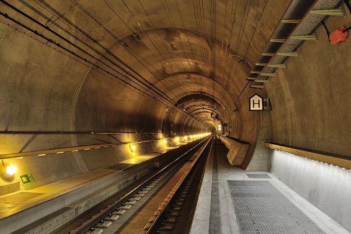 Leyes Gestalt. Ley de la Continuidad. Túnel de San Gotardo. Suiza.