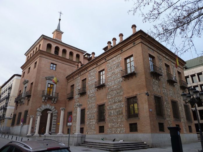 Leyendas-De-Europa-Casa-Siete-Chimeneas