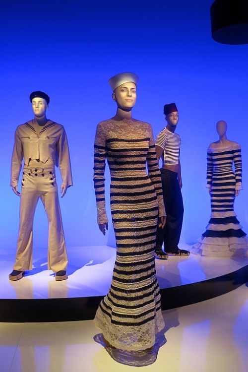 Los 20 diseñadores de alta costura más influyentes de todos los tiempos – Modelo de Jean Paul Gaultier.