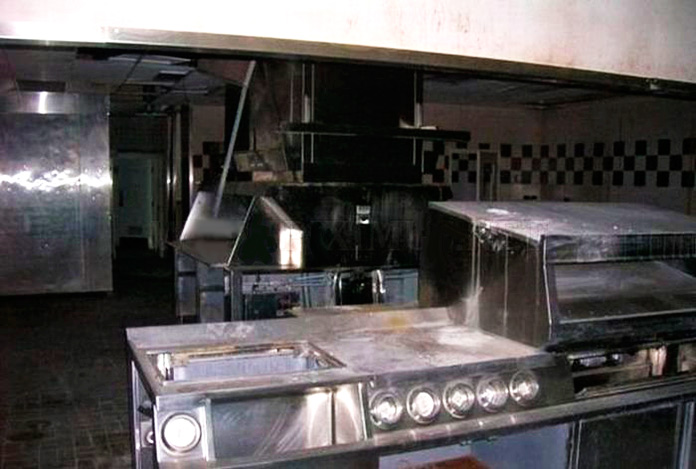 Cocina abandonada del restaurante McBarge.