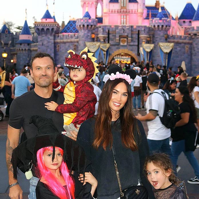 Megan con Brian Austin Green y sus tres hijos en Disney