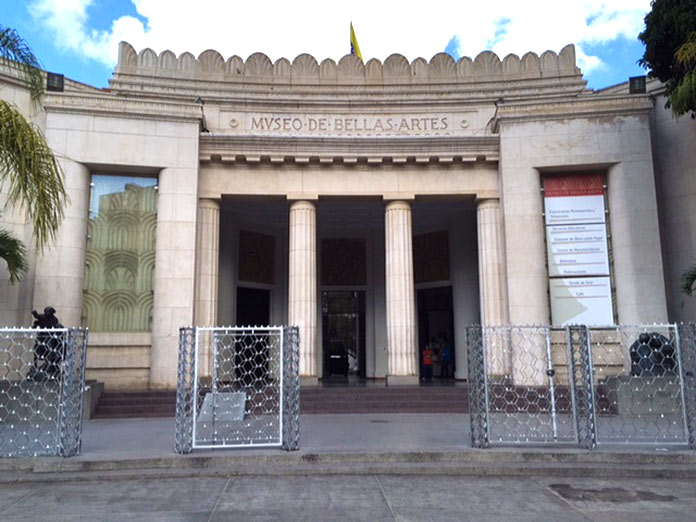 Fachada principal del edificio del Museo de Bellas Artes de Caracas