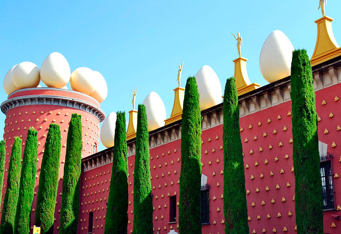 Fachada del Museo de Dalí, Figueres