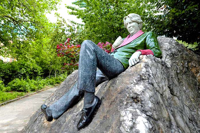 Estatua de Oscar Wilde en Merrion Square, Dublín.