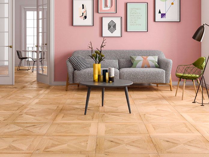 Salón minimalista con el suelo de parquet