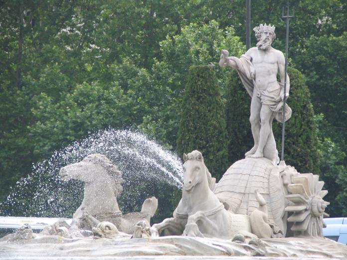 Paseo-del-Prado-Fuente-Neptuno