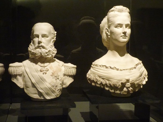 Personajes históricos mexicanos. Maximiliano y Carlota de México. Bustos en yeso. Museo Soumaya, México.
