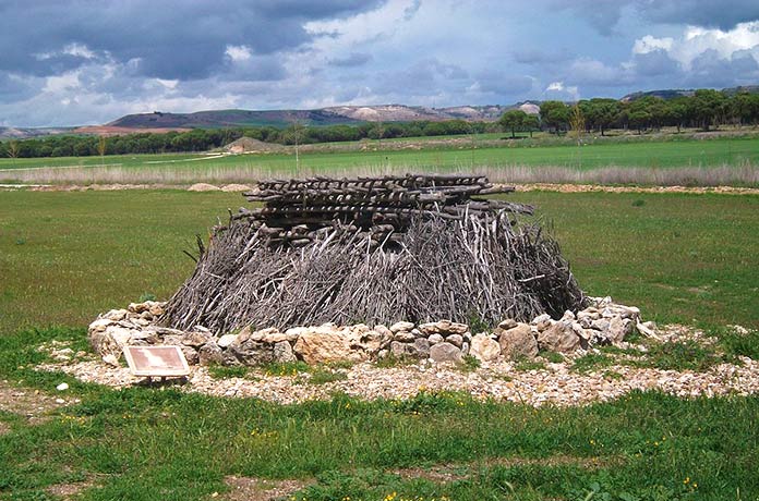 Pira funeraria: Características