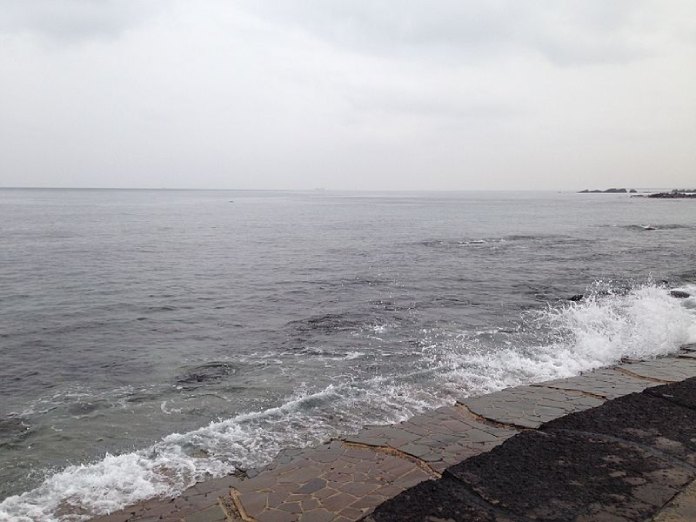 Bahía de Toyama en tiempo de tormenta.