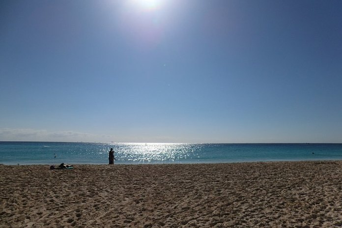 Playa Xpicob de día.