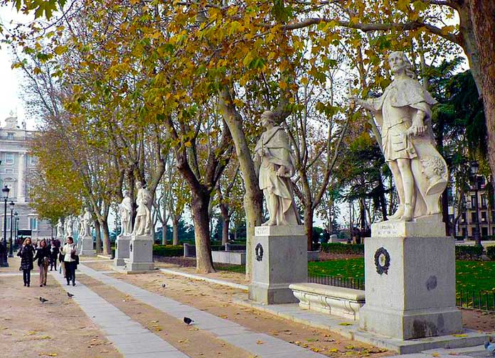 Esculturas de la Plaza de Oriente